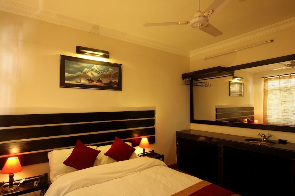 Hotel Thorong Peak Deluxe Single Room, Corner 2