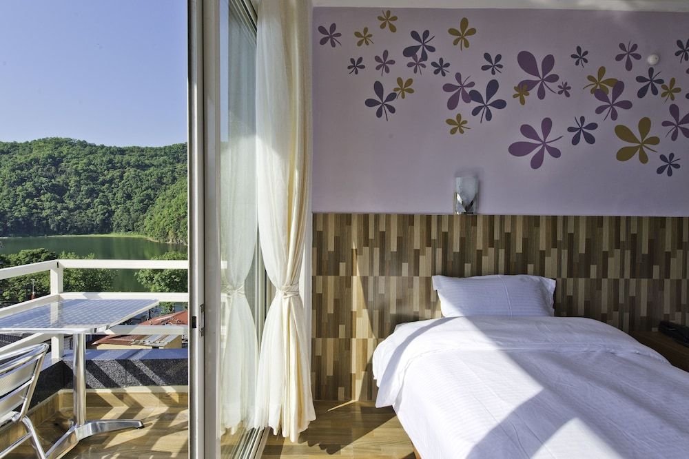 Hotel City Inn Deluxe Room Mountain or Lake View 5