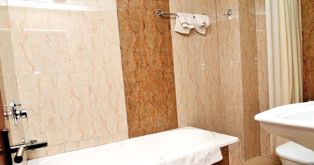 Hotel City Inn Deluxe Room Mountain or Lake View 12