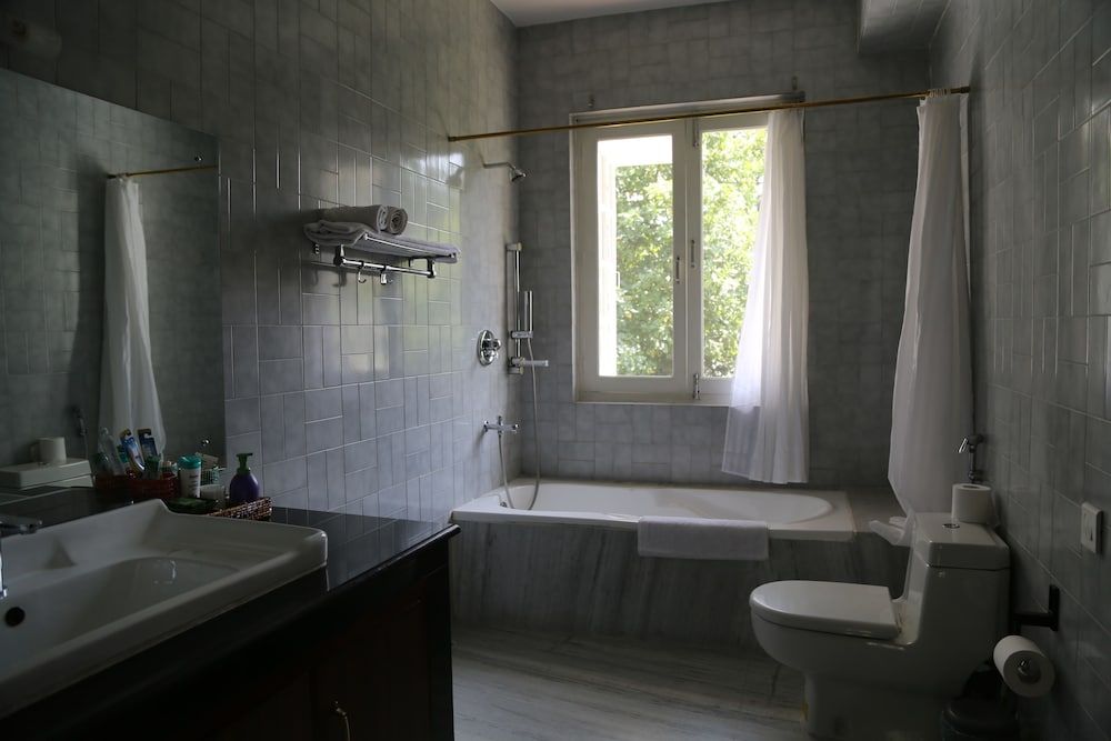 Lavee Residence Junior Suite, 1 King Bed, Garden View 5