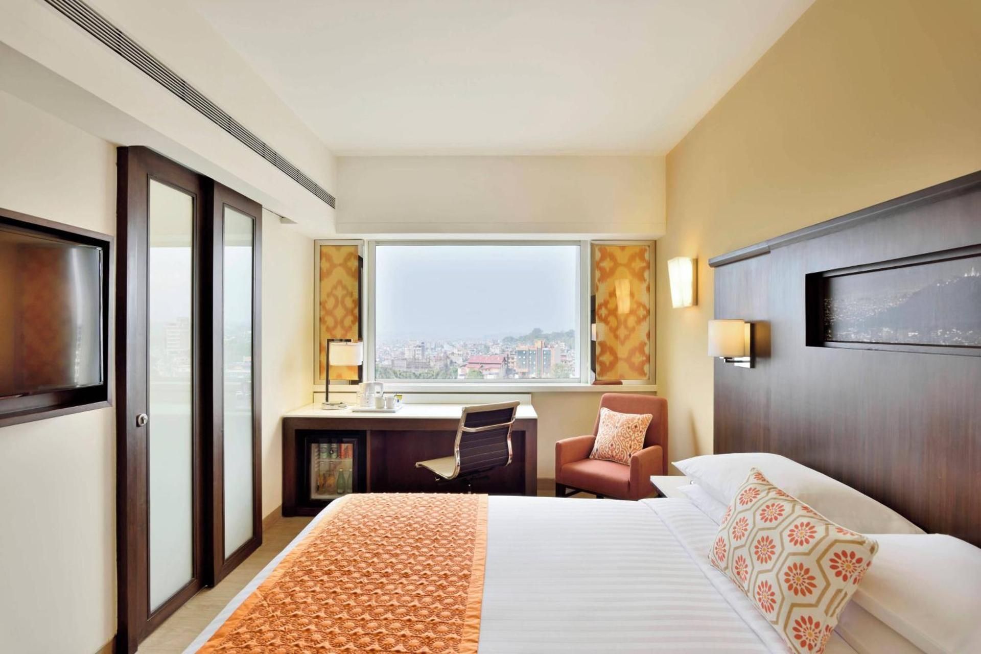 Superior Deluxe, Guest room, 1 Queen, Thamel view, Mountain view