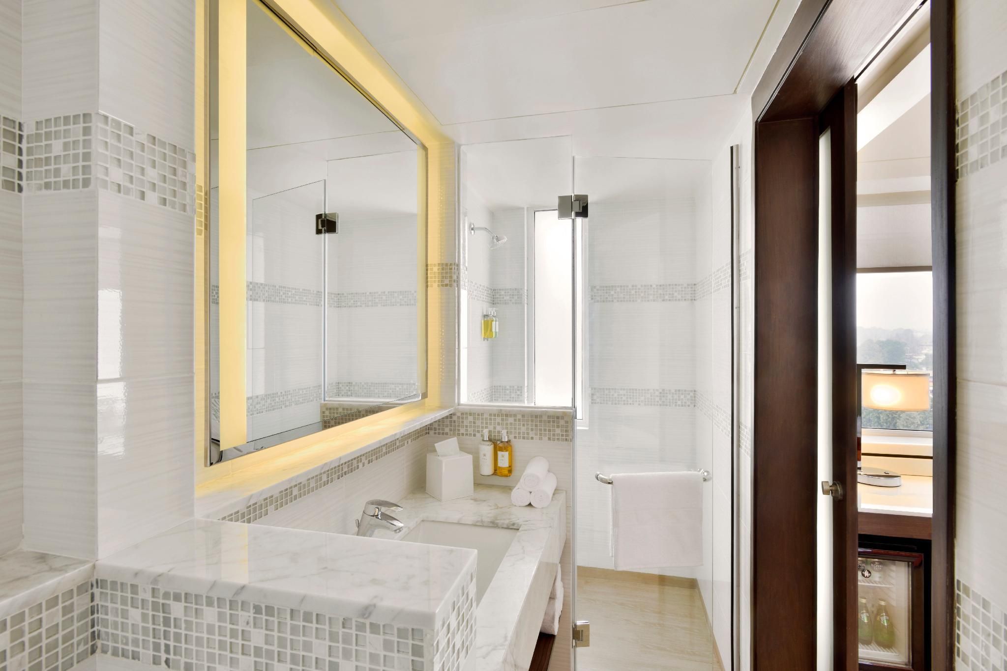 Superior Deluxe, Guest room, 1 Queen, Thamel view, Mountain view