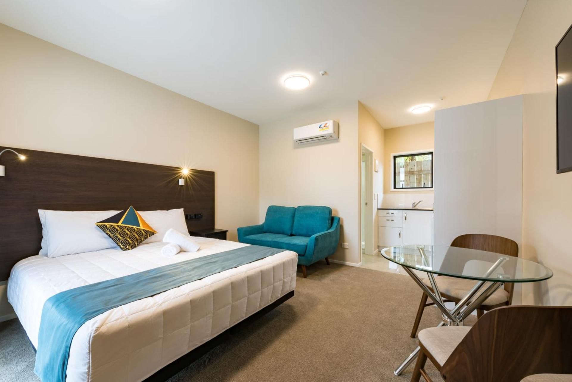 Superior King Studio