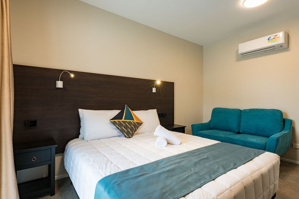 Dolphin Motel Blue Dolphin Block Superior Studio, 1 King Bed, Accessible 3