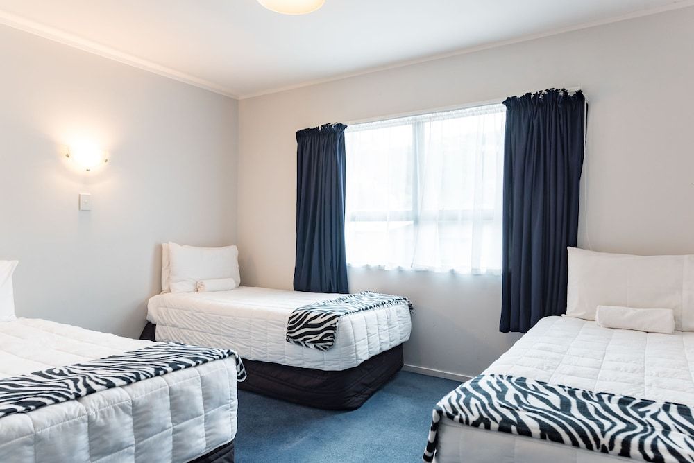 Dolphin Motel Family Apartment, 2 Bedrooms 5