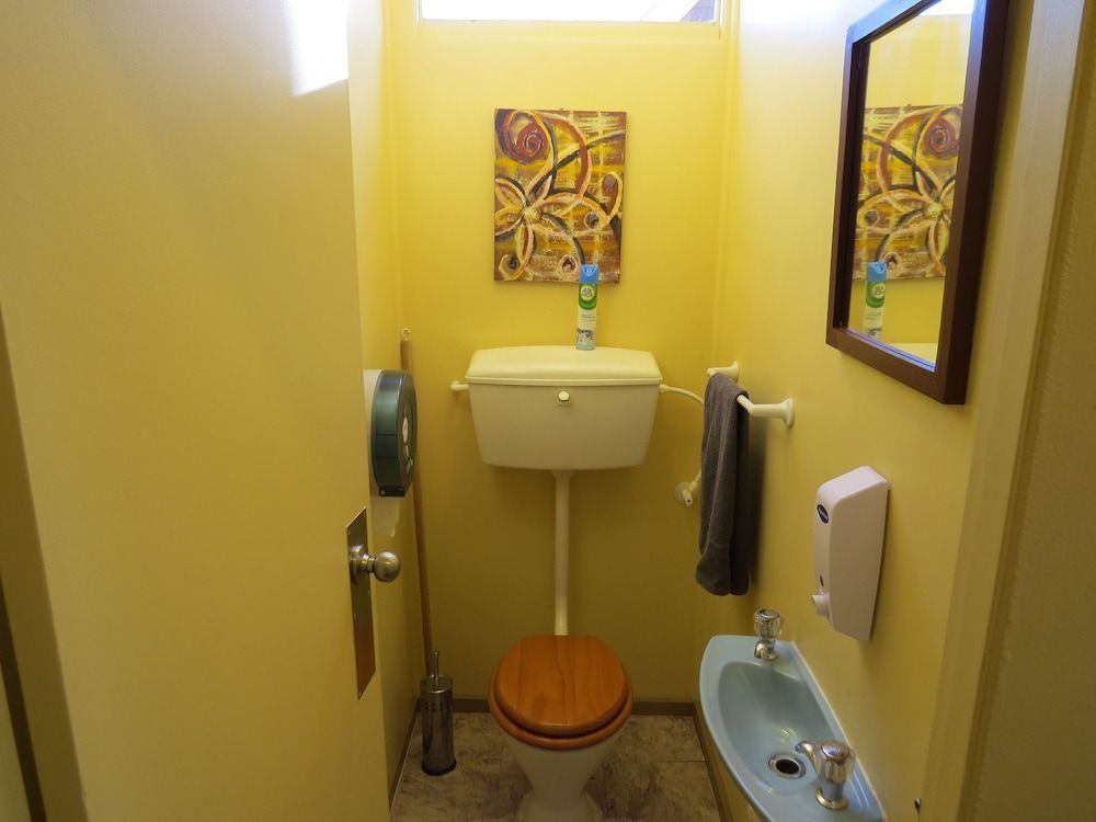 Hanmer Backpackers Standard Room (Ensuite 4bed) 3