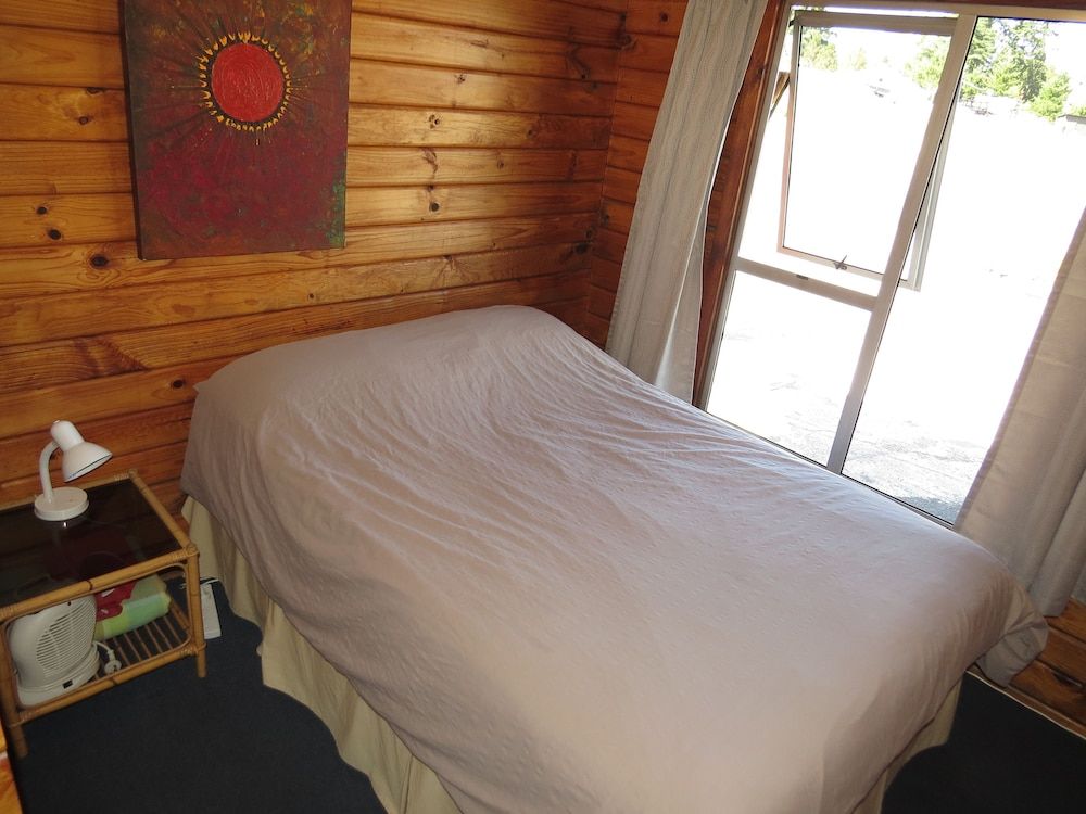 Hanmer Backpackers Standard Suite, 1 Bedroom, Non Smoking, Shared Bathroom (Standard Double Room) 2