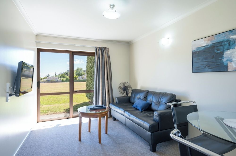 Admirals Motor Inn Superior Apartment 3