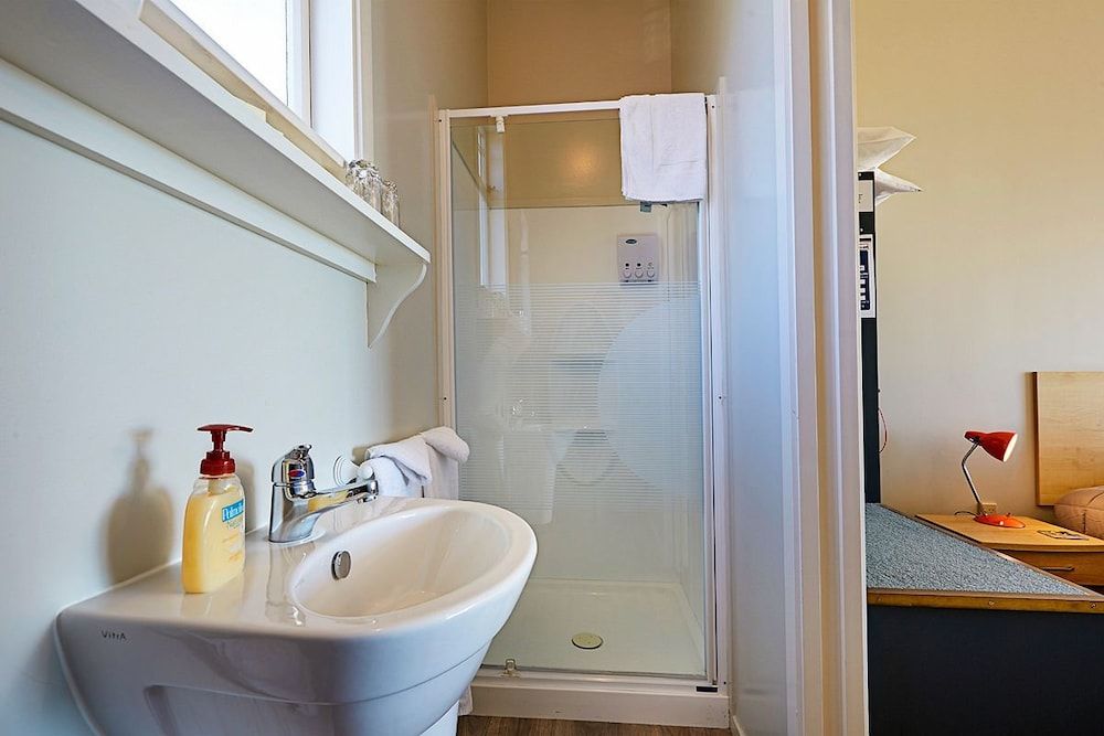 Bendamere House Bed & Breakfast The Hartnell Room 11