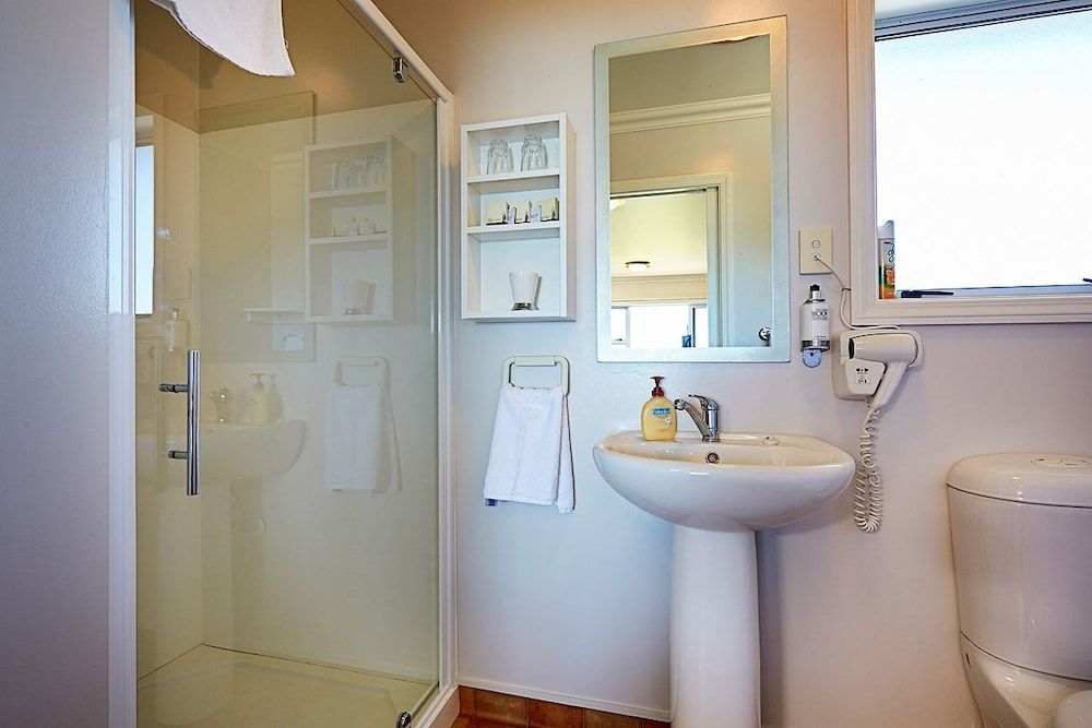 Bendamere House Bed & Breakfast The Hartnell Room 9