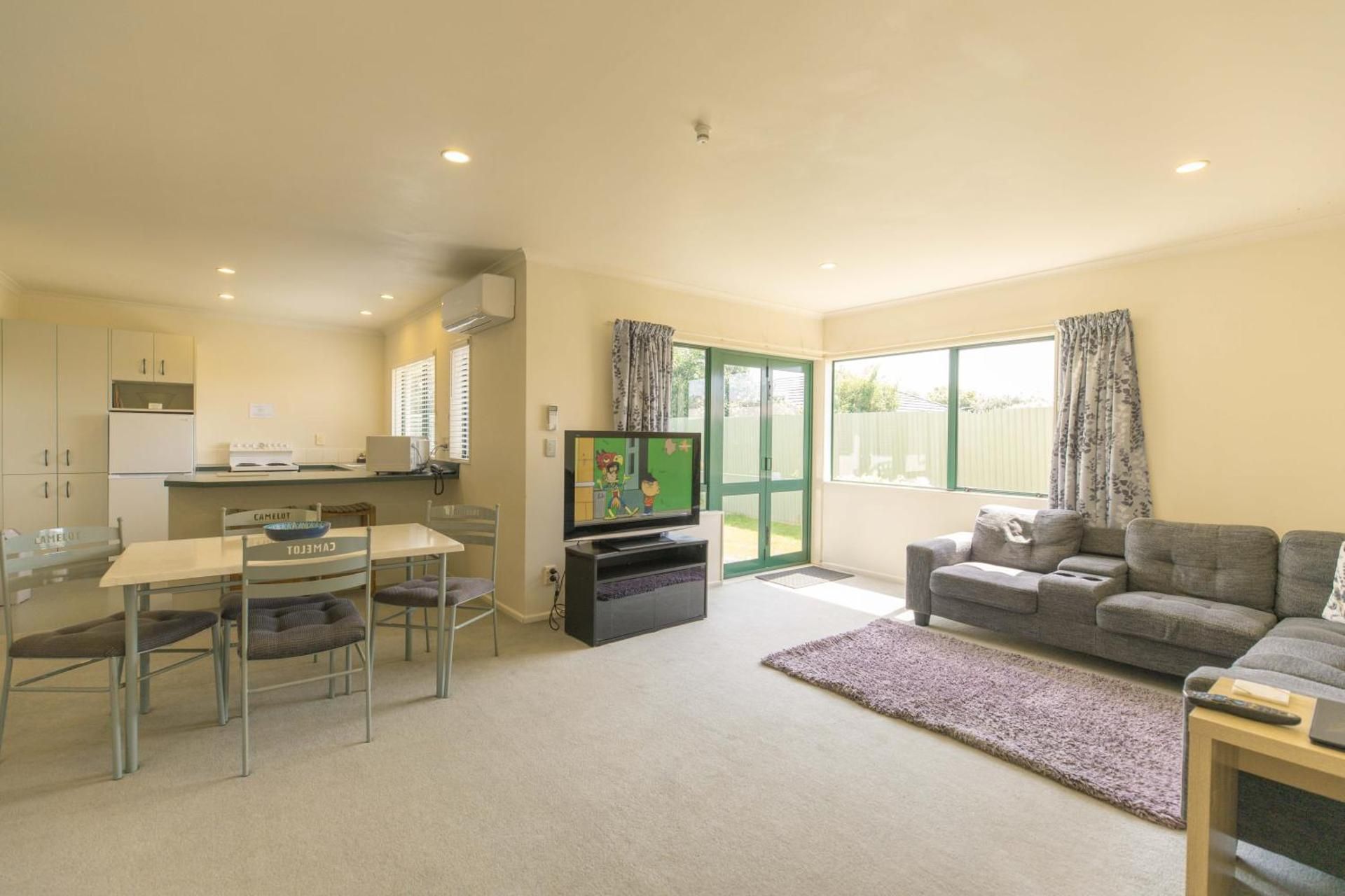 Deluxe Two-Bedroom Apartment with Garden View