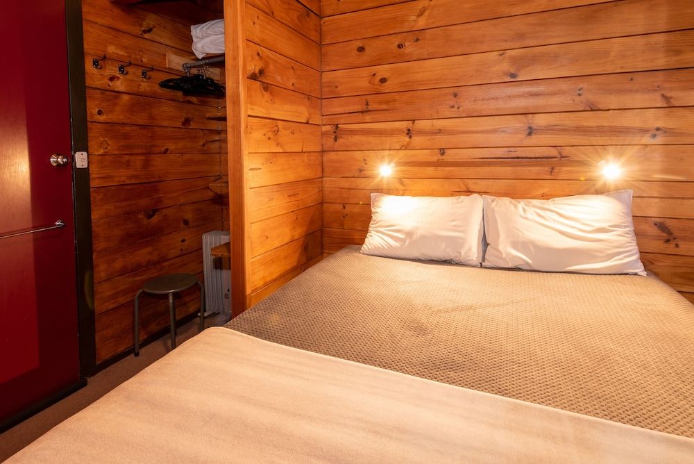 Backpacker Double, Shared Bathroom