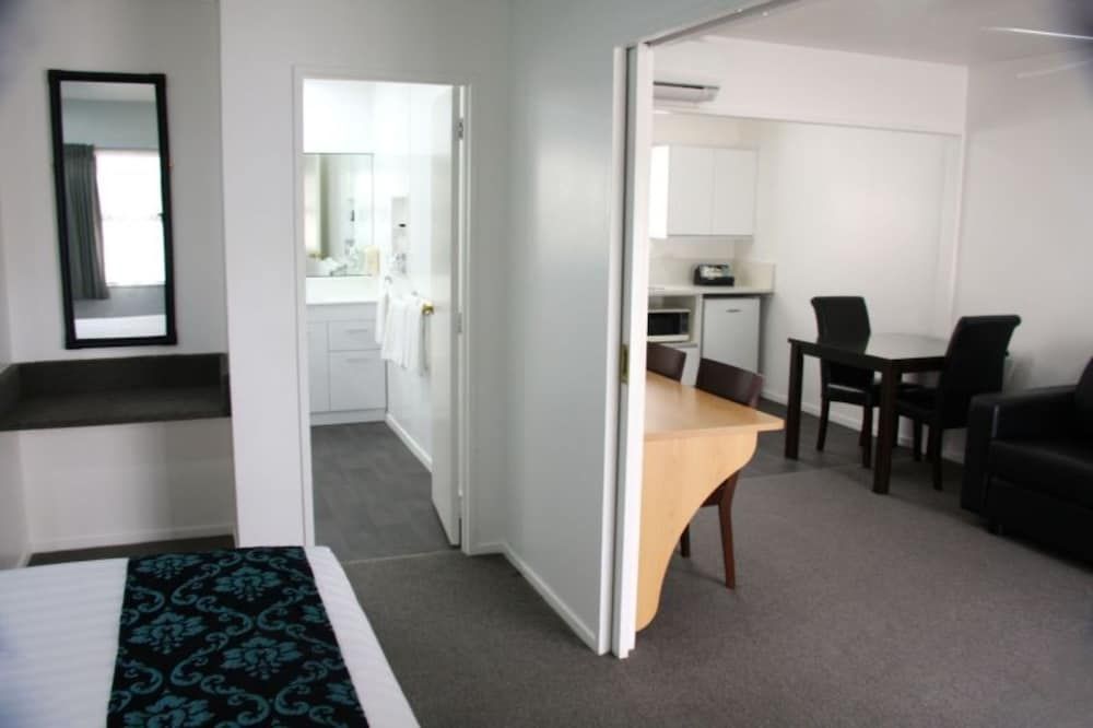 Camelot on Ulster Executive Spa Studio 9