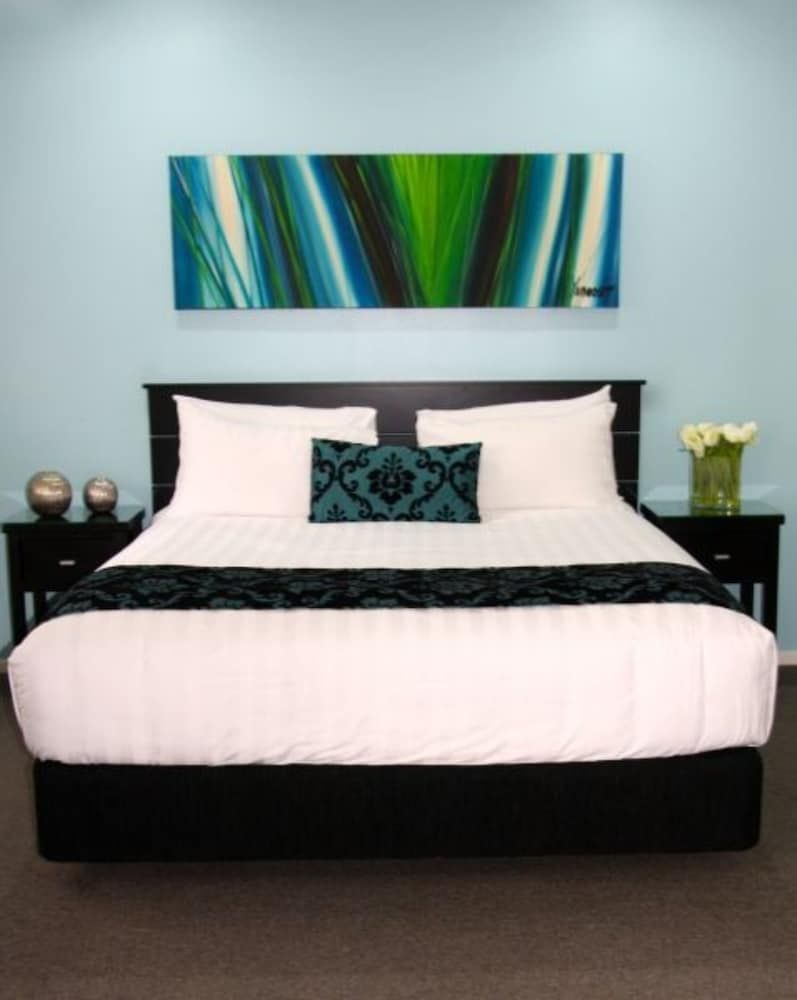 Camelot on Ulster Executive Spa Studio 4