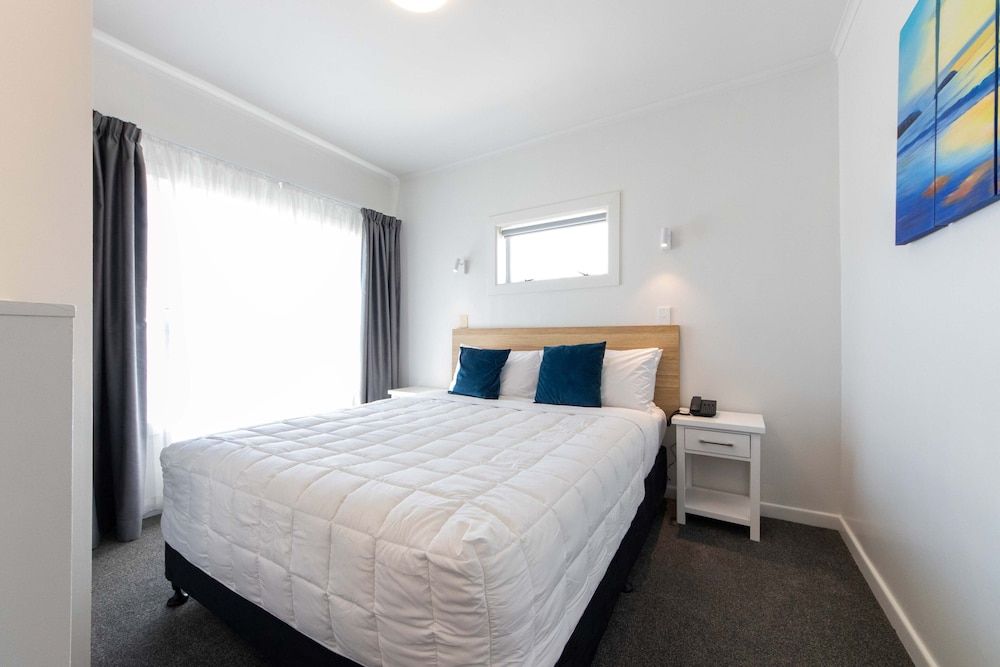 Aarangi Motel Family Suite, 1 Bedroom, Kitchen (Unit 7) 2