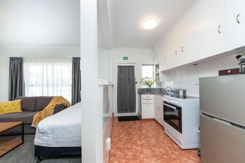 Aarangi Motel Family Suite, 1 Bedroom, Kitchen (Unit 7)