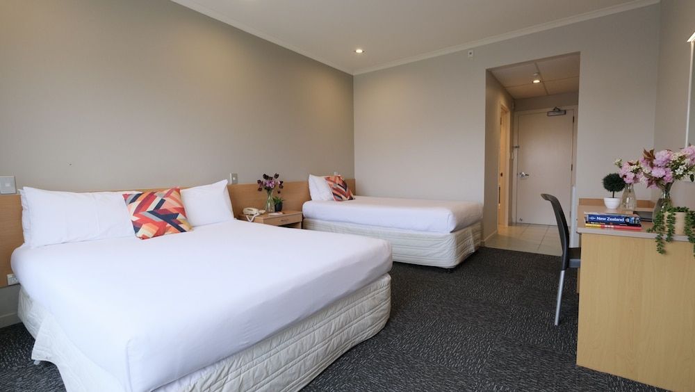 Garden Hotel Christchurch Deluxe Room 2