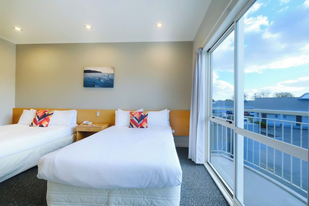 Garden Hotel Christchurch Deluxe Room 4