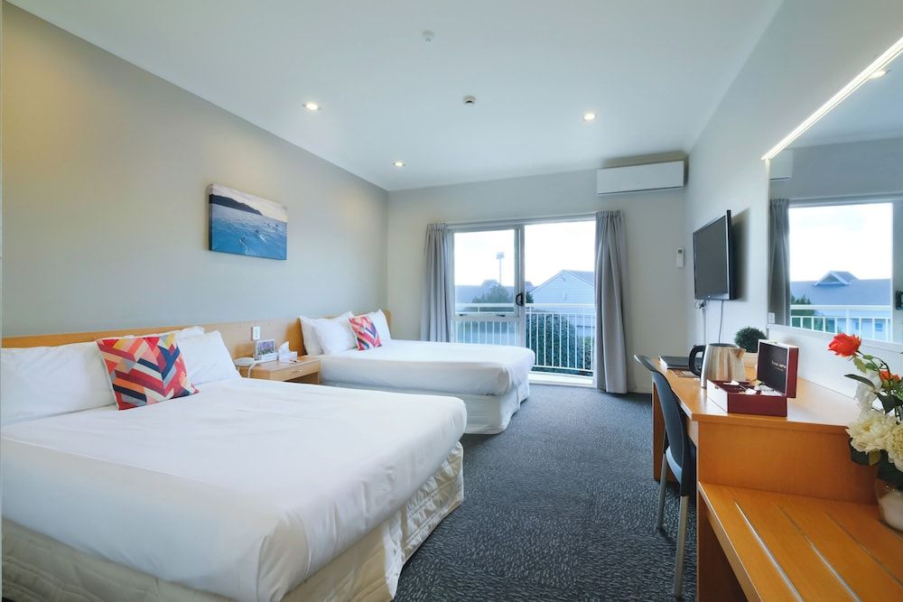 Garden Hotel Christchurch Deluxe Room 6