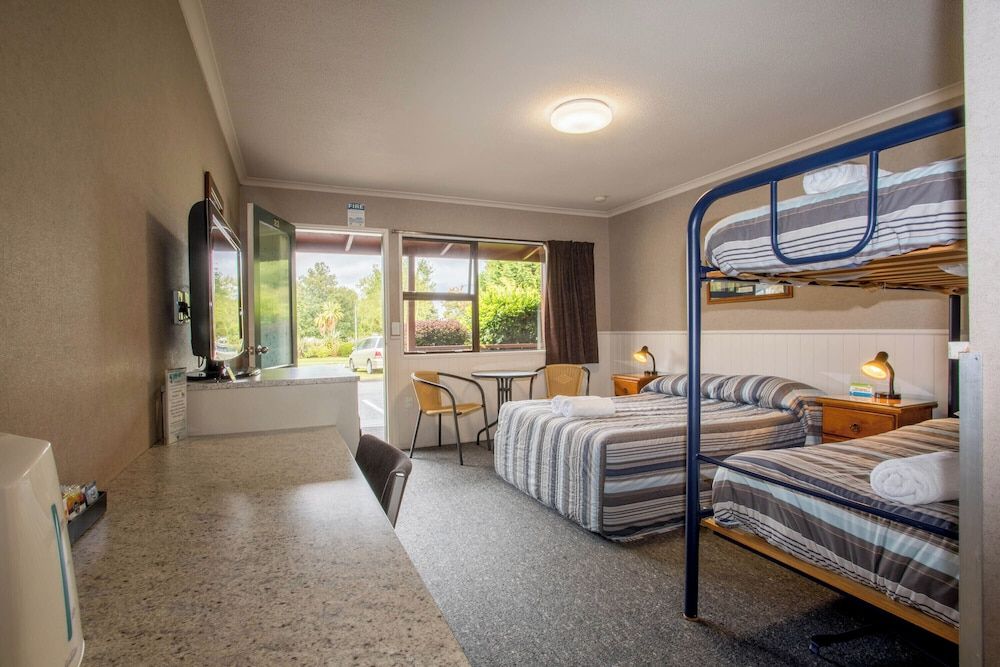 Ensuite Studio 4 Pax
