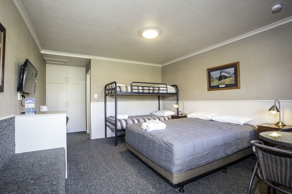Ensuite Studio 4 Pax