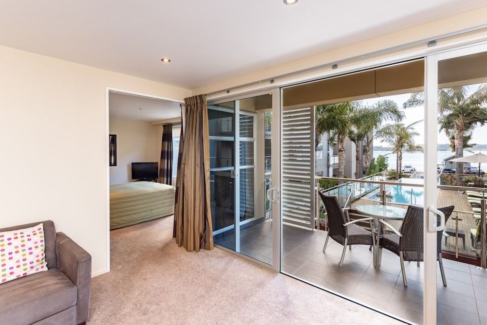 Edgewater Palms Apartments Standard Apartment, 2 Bedrooms (Ocean View) 3