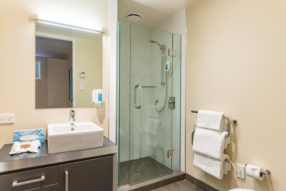 Edgewater Palms Apartments Standard Apartment, 2 Bedrooms (Garden View) 8