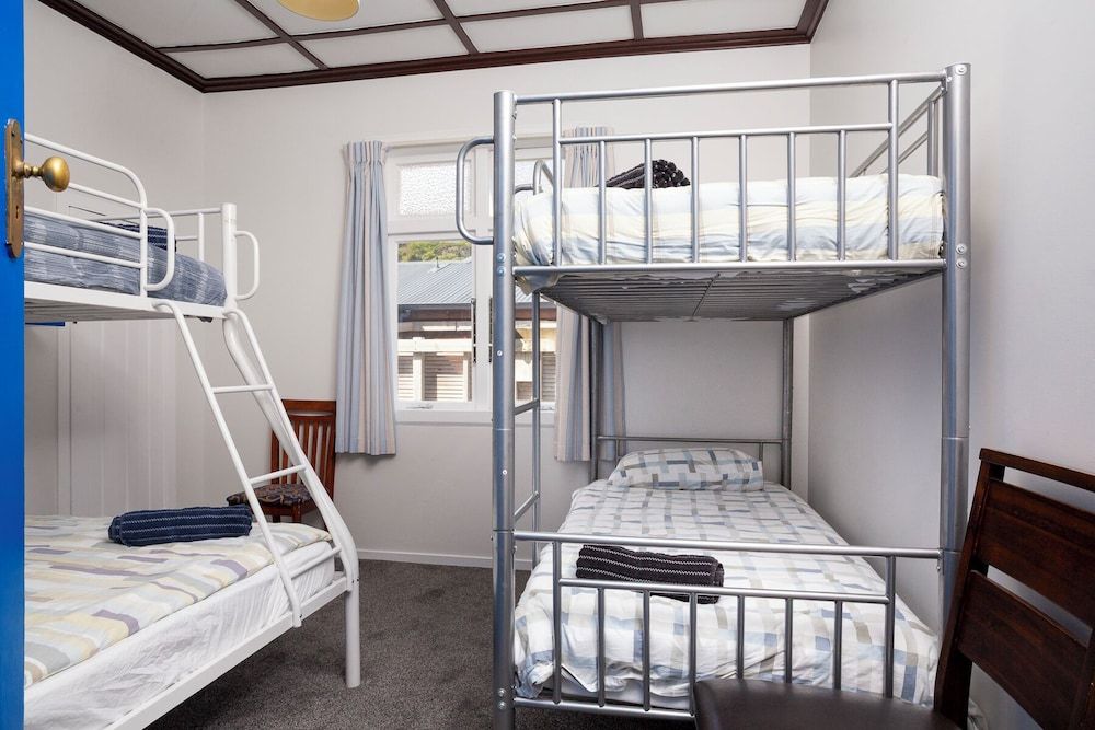 Moana Lodge - Guest House 4 Bed Shared Dormitory (Shared Bathroom) 2