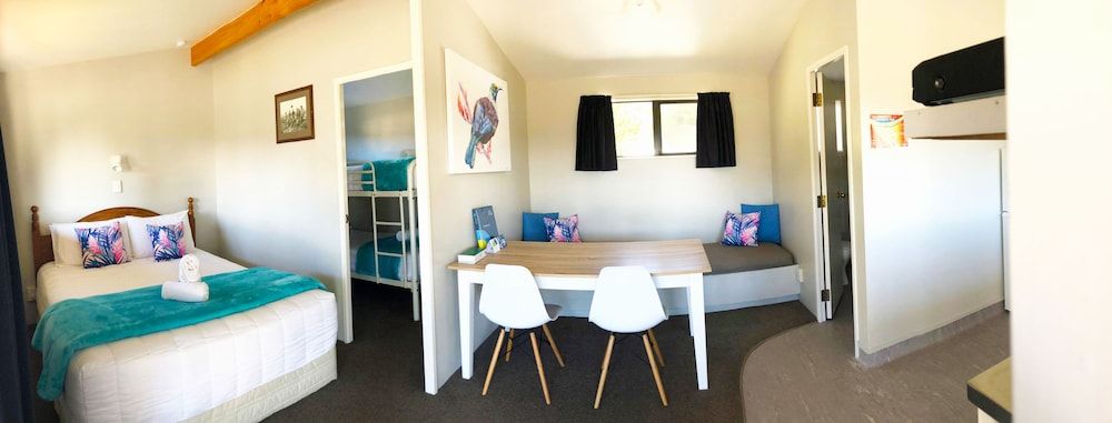 Motutere Bay Top 10 Holiday Park Self Contained Family Unit 2
