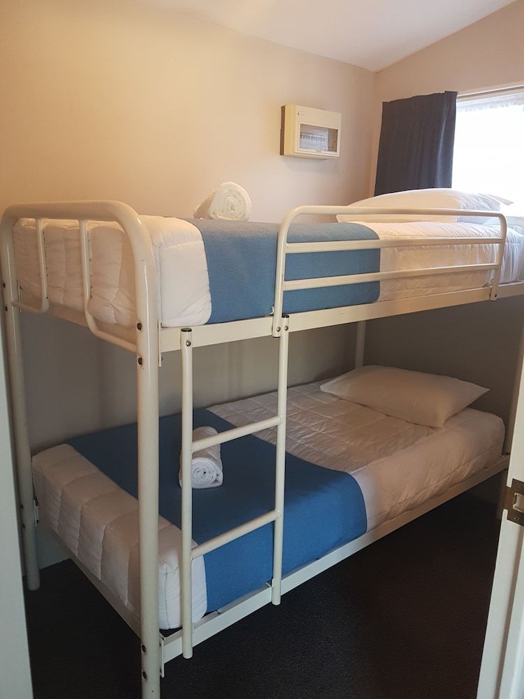 Motutere Bay Top 10 Holiday Park Self Contained Family Unit