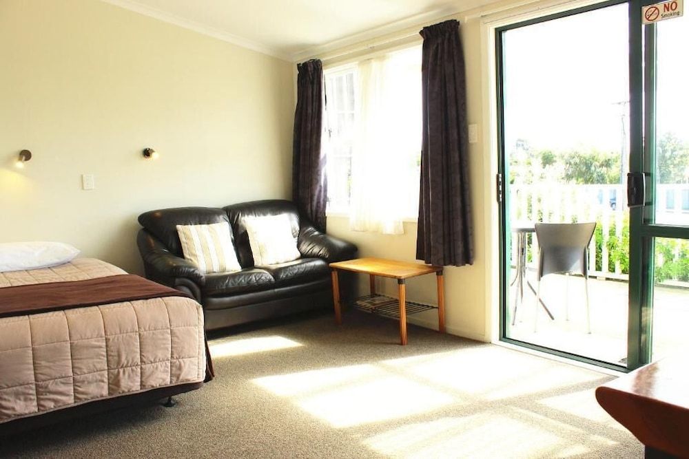 Standard Suite, 1 Bedroom, Non Smoking, Kitchenette ((Q+Sofa))