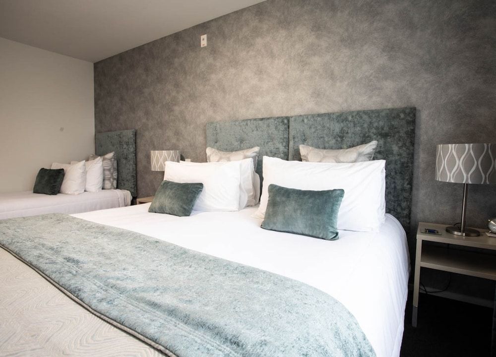 Premier Lakeview Two Bedroom