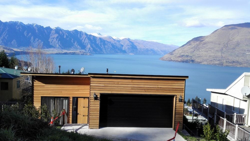 undefined DH Lakeview Villa