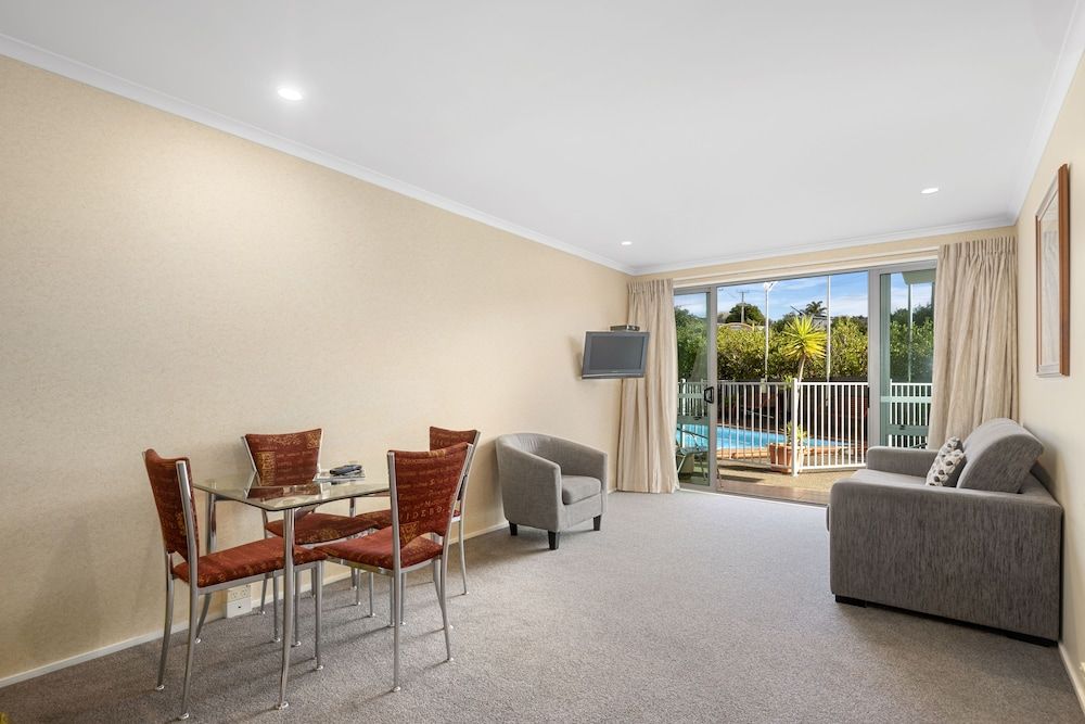 Aristotles North Shore Executive King Spa 7