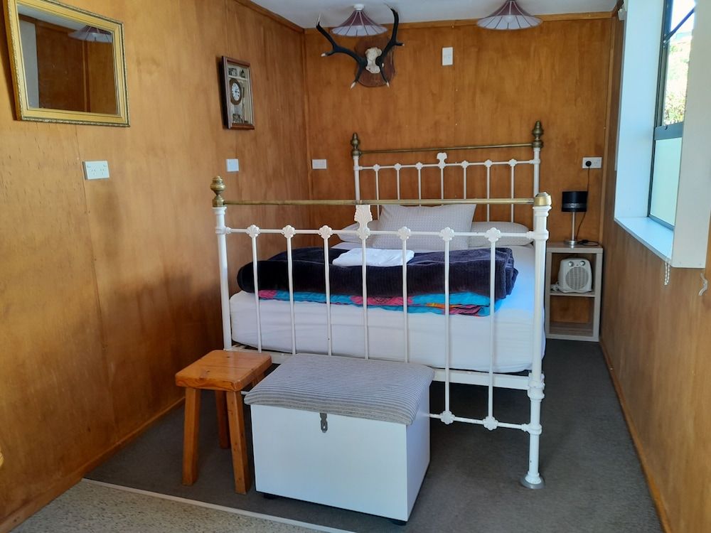 Basic Cabin, 1 Double Bed, Shared Bathroom