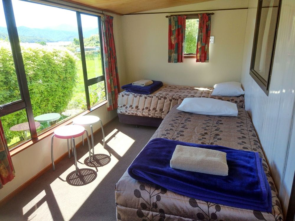 Waikawa Bay Holiday Park Family Apartment, 3 Bedrooms