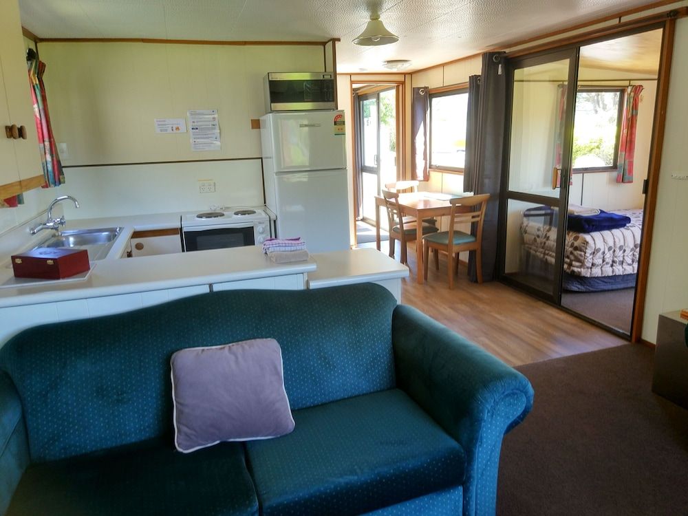 Waikawa Bay Holiday Park Family Apartment, 3 Bedrooms 3