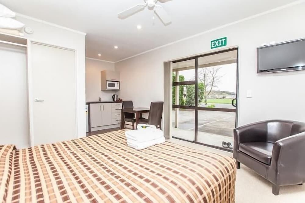 Parkview Motor Inn, Pukekohe Studio