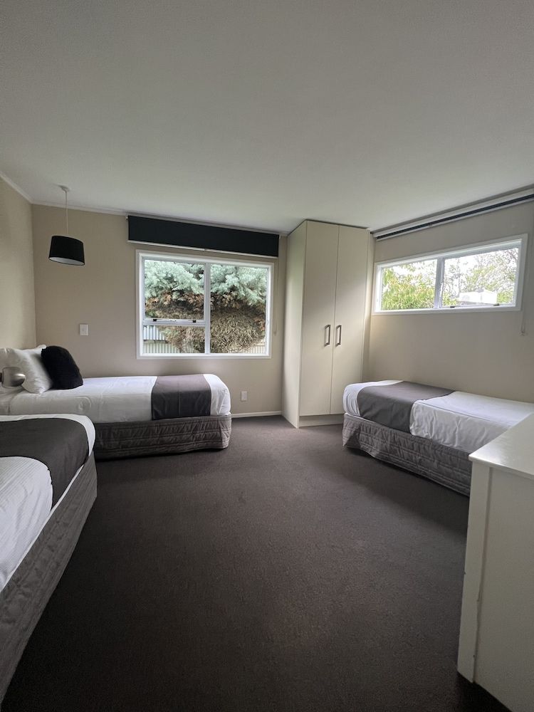 ASURE Green Gables Motel Family Room, 2 Bedrooms 5