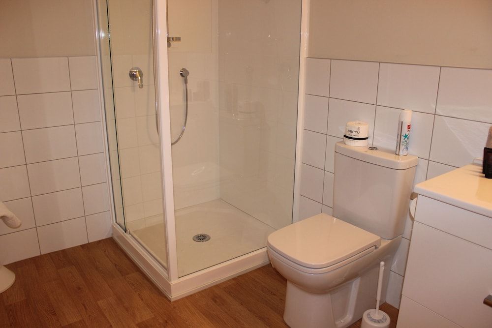 ASURE Green Gables Motel Family Room, 3 Bedrooms 7