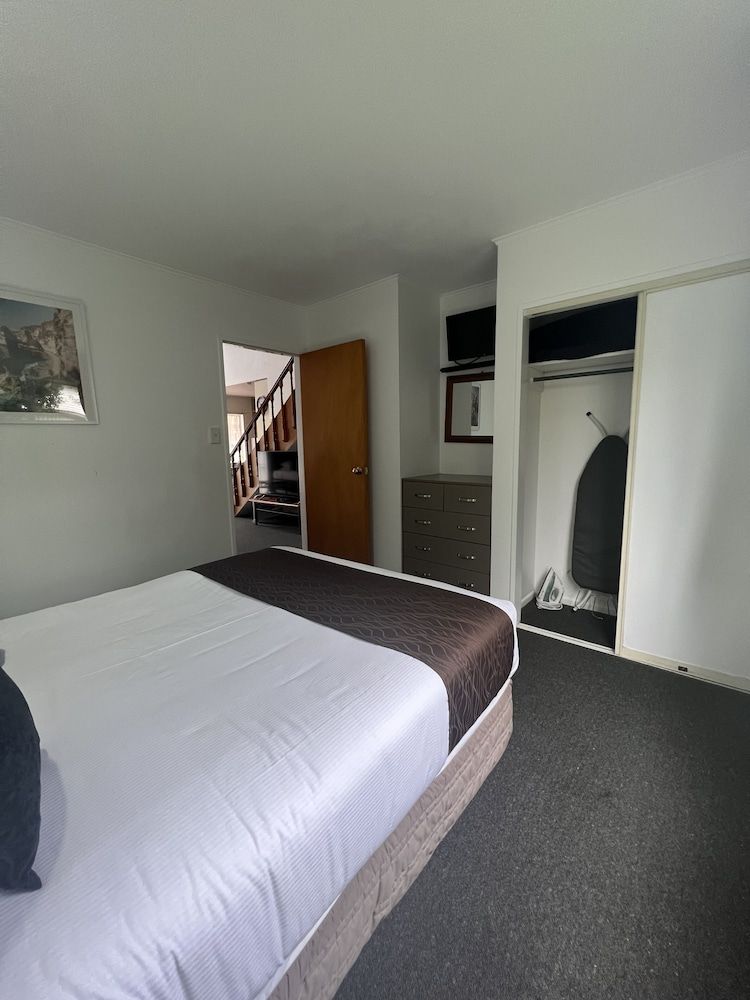 ASURE Green Gables Motel Family Room, 3 Bedrooms 2