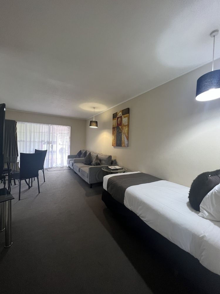 ASURE Green Gables Motel Family Room, 2 Bedrooms 6