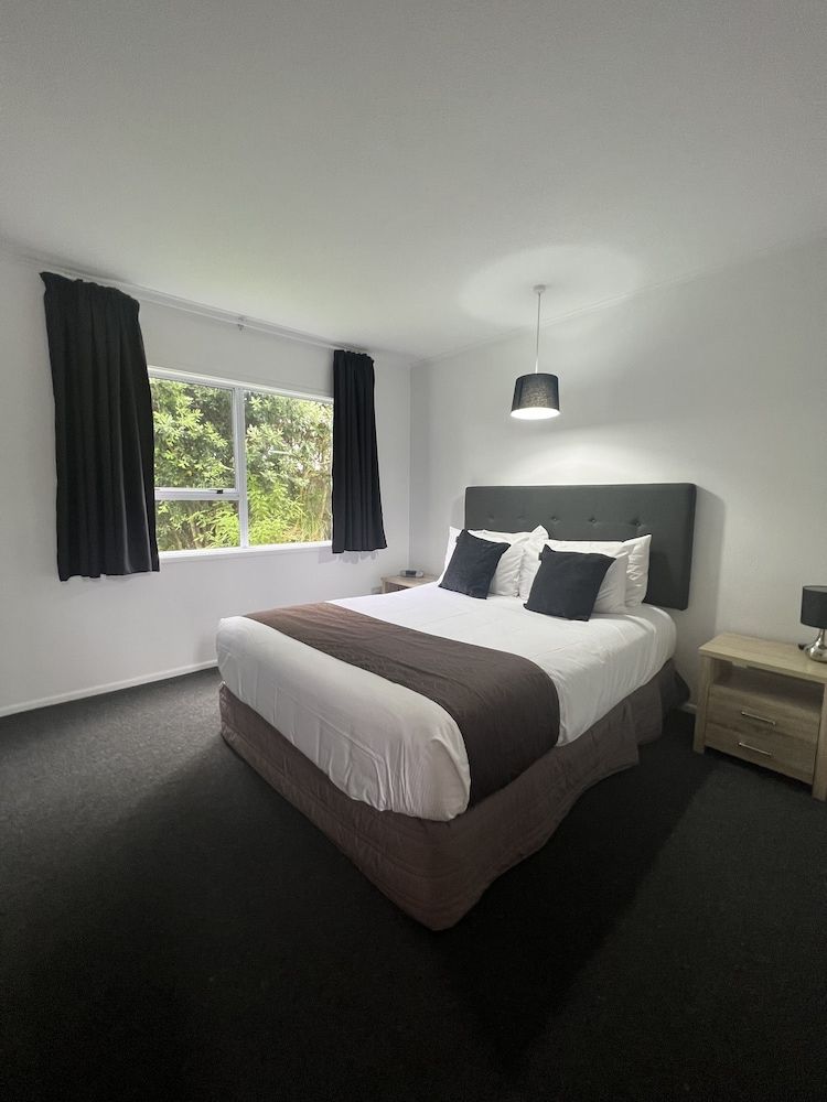 ASURE Green Gables Motel Family Room, 3 Bedrooms 6