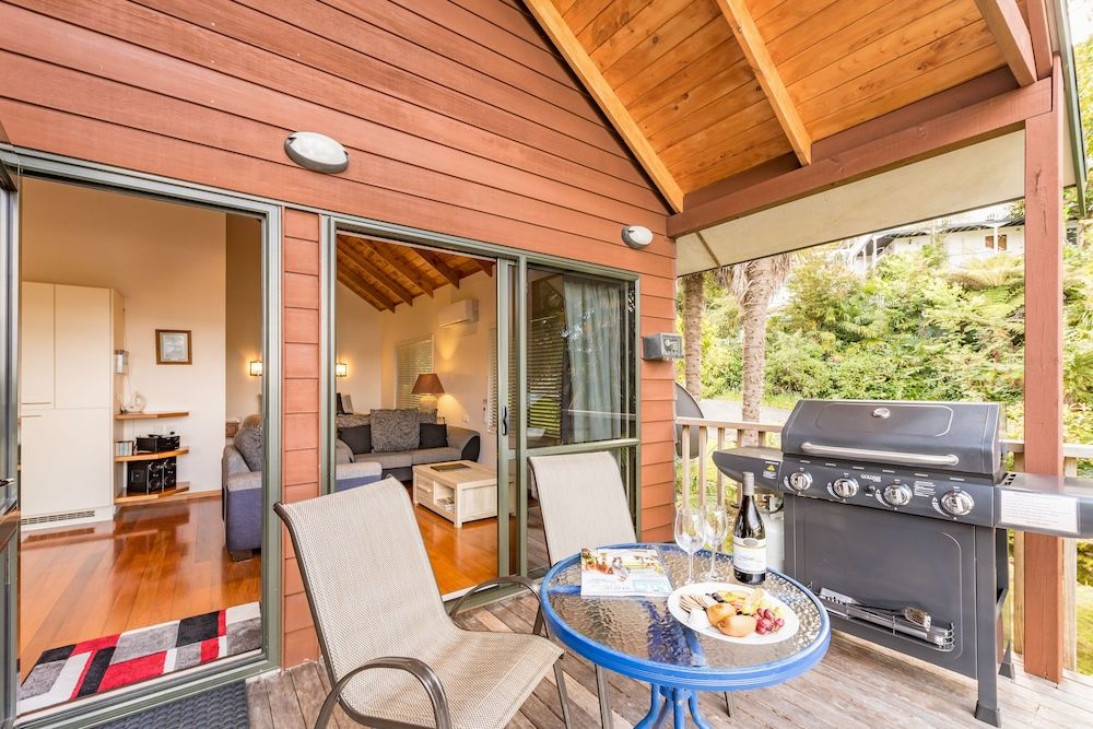 Abri Apartments The Palms- King Studio with Spa Bath 4