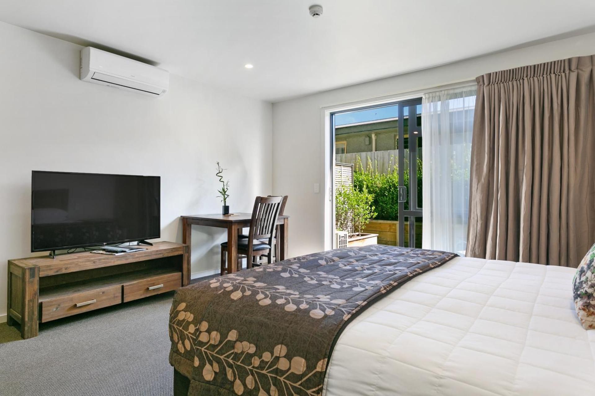 Deluxe Downstairs Room