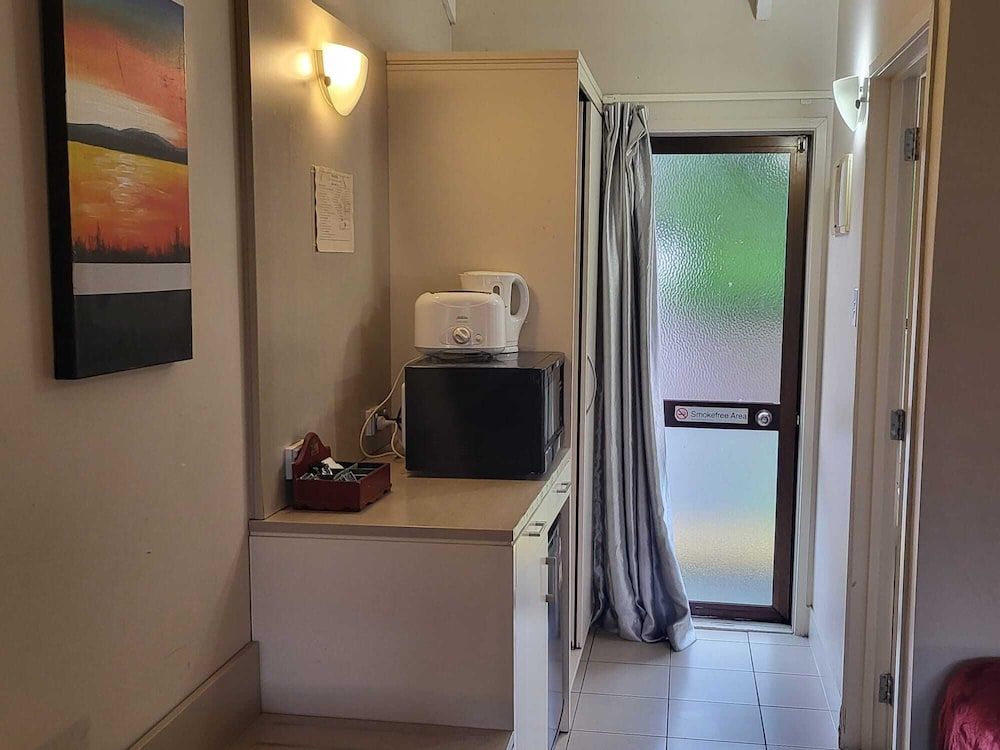 undefined Epsom Motor Inn 5