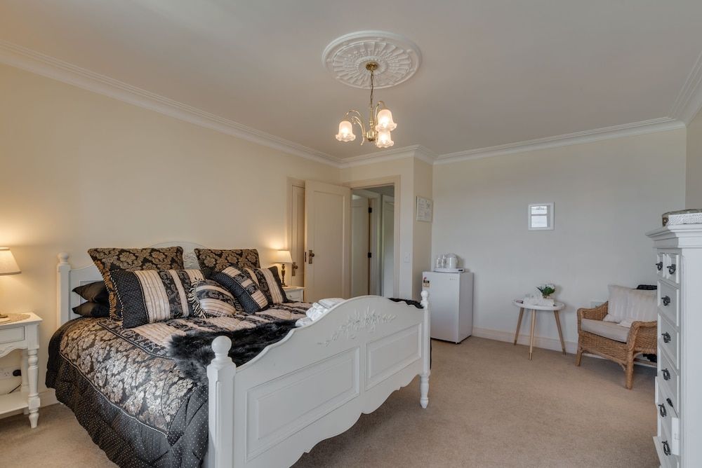 Panoramic Suite, 1 Queen Bed, Ensuite (Suite 3)