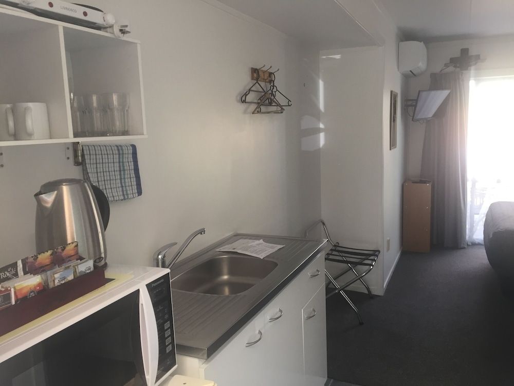 Harbour View Motel Coromandel Standard Room, Non Smoking, Kitchenette (Garden Room - see photos) 4