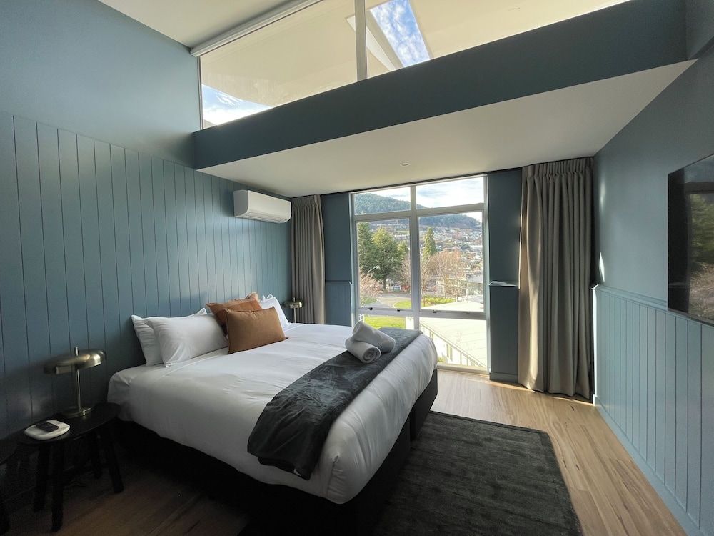 Superior Mountain View Studio - Sleeps 4