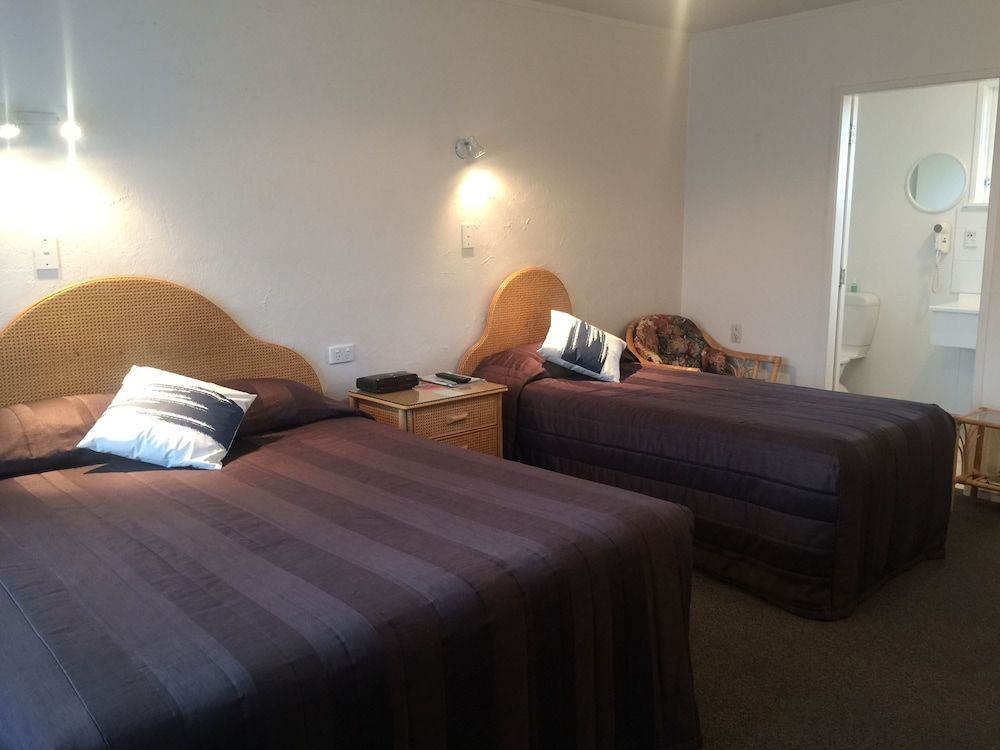 Queen Room 1